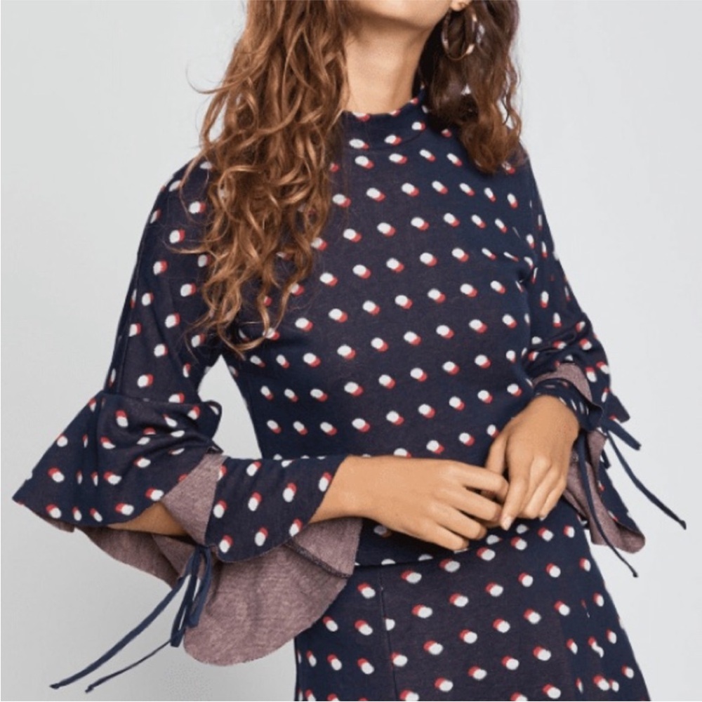 ⬇️ BCBGeneration RETRO POLKA DOT TOP with flowy sleeves